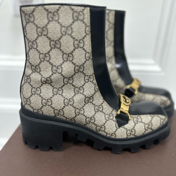 Shoes - Picture 2 of 8